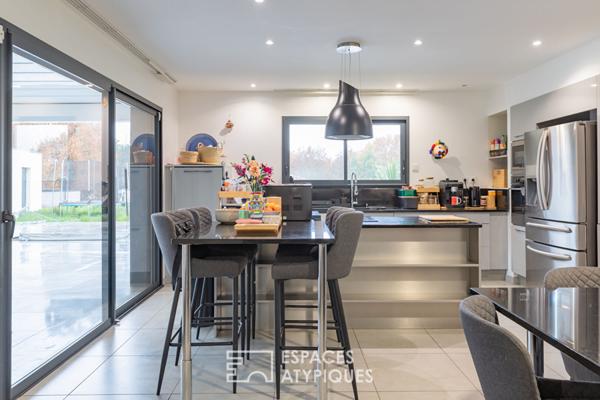 Maison Contemporaine avec Toit-Terrasse et piscine à Montauban