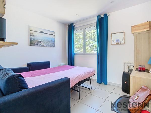 Haut de villa traversant T4 91 m² entièrement rénové ? Double terrasse avec vues magnifiques, piscine privative et stationnement