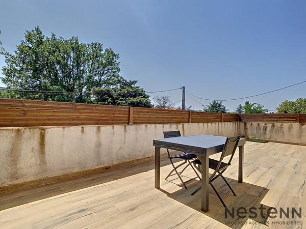 Haut de villa traversant T4 91 m² entièrement rénové ? Double terrasse avec vues magnifiques, piscine privative et stationnement