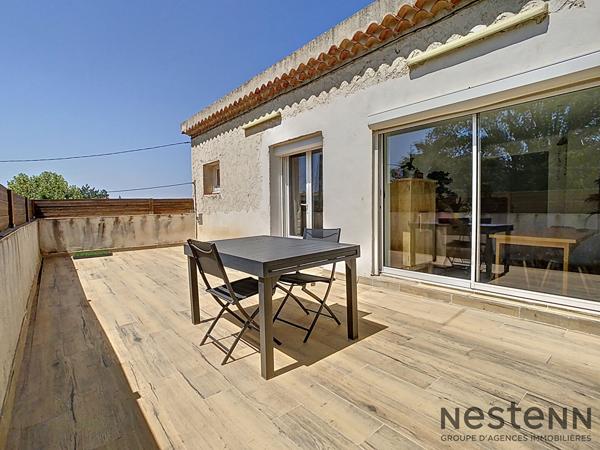 Haut de villa traversant T4 91 m² entièrement rénové ? Double terrasse avec vues magnifiques, piscine privative et stationnement