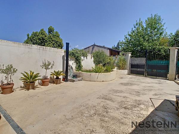 Haut de villa traversant T4 91 m² entièrement rénové ? Double terrasse avec vues magnifiques, piscine privative et stationnement