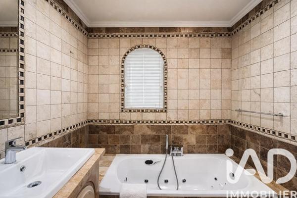 Maison à vendre 6 pièces 120 m² Le Muy