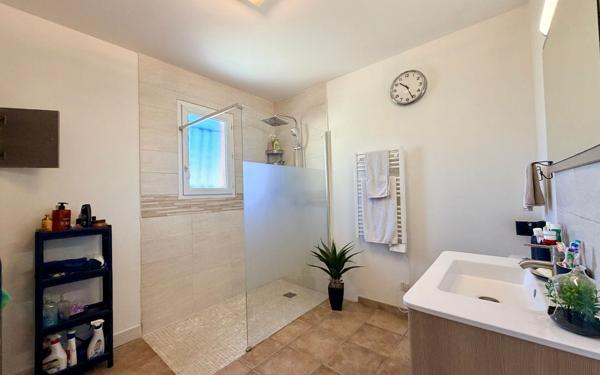 Maison à vendre    5 pièces •  Remoulins