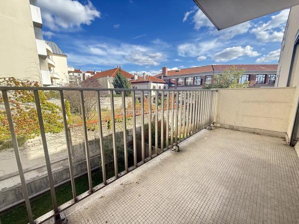 Vente                                                      Appartement
                        
                     2 pièces                      40 m2                     à Nogent-sur-Marne