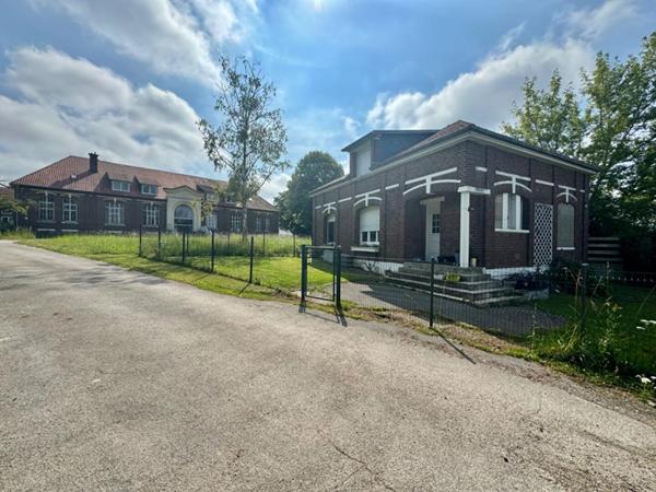 Ensemble  immobilier exceptionnel  pour investisseurs  ou bailleurs sociaux .Terrain  7159m2 Surface hab:1883m2