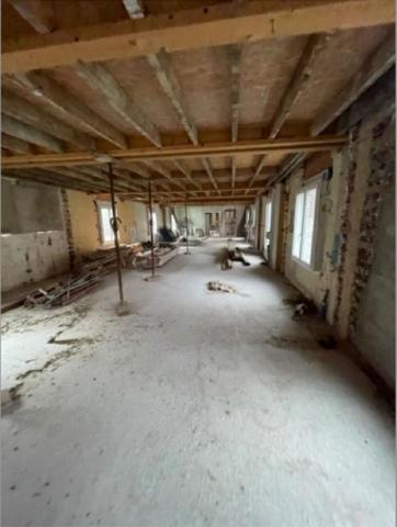 Ensemble  immobilier exceptionnel  pour investisseurs  ou bailleurs sociaux .Terrain  7159m2 Surface hab:1883m2