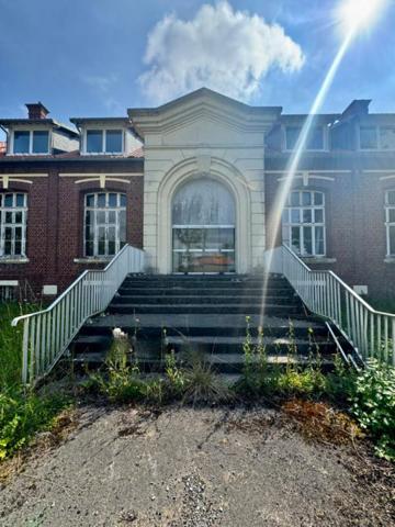 Ensemble  immobilier exceptionnel  pour investisseurs  ou bailleurs sociaux .Terrain  7159m2 Surface hab:1883m2