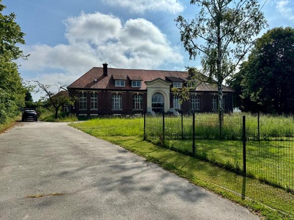 Ensemble  immobilier exceptionnel  pour investisseurs  ou bailleurs sociaux .Terrain  7159m2 Surface hab:1883m2