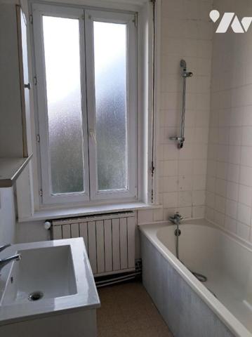 BOULOGNE SUR MER A VENDRE IMMEUBLE SEMI-INDEPENDANT AVEC GARAGE