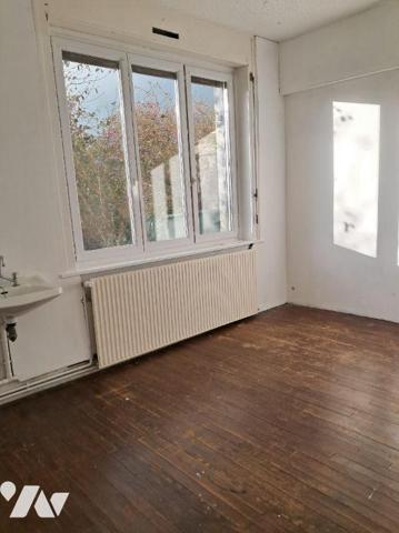 BOULOGNE SUR MER A VENDRE IMMEUBLE SEMI-INDEPENDANT AVEC GARAGE