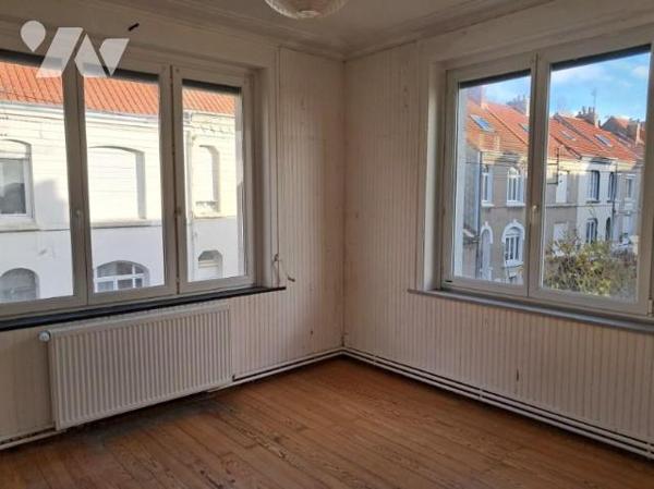 BOULOGNE SUR MER A VENDRE IMMEUBLE SEMI-INDEPENDANT AVEC GARAGE