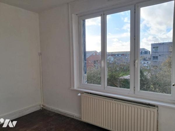 BOULOGNE SUR MER A VENDRE IMMEUBLE SEMI-INDEPENDANT AVEC GARAGE