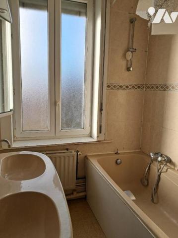 BOULOGNE SUR MER A VENDRE IMMEUBLE SEMI-INDEPENDANT AVEC GARAGE