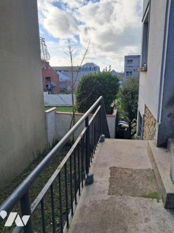 BOULOGNE SUR MER A VENDRE IMMEUBLE SEMI-INDEPENDANT AVEC GARAGE