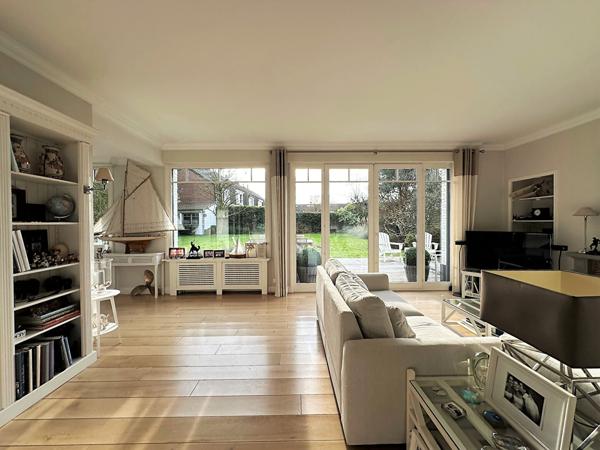 Croix, dans quartier résidentiel, splendide maison d'architecte entièrement rénovée de 230 m2 avec 6 chambres, cadastrée sur plus de 1000 m² de terrain Croix Croix, dans quartier résidentiel, splendide maison d'architecte entièrement rénovée de 230 m2 avec 6 chambres, cadastrée sur plus de 1000 m² de terrain Croix