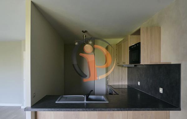 Appartement 2 chambres,  salon séjour,  balcon et garage