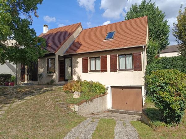 Maison individuelle de 1984 sur 607 m² de terrain avec sous-sol