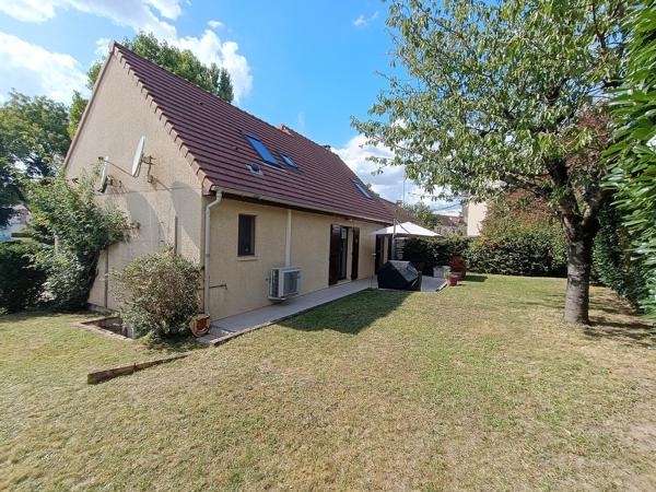 Maison individuelle de 1984 sur 607 m² de terrain avec sous-sol