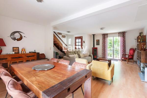 Maison individuelle de 1984 sur 607 m² de terrain avec sous-sol