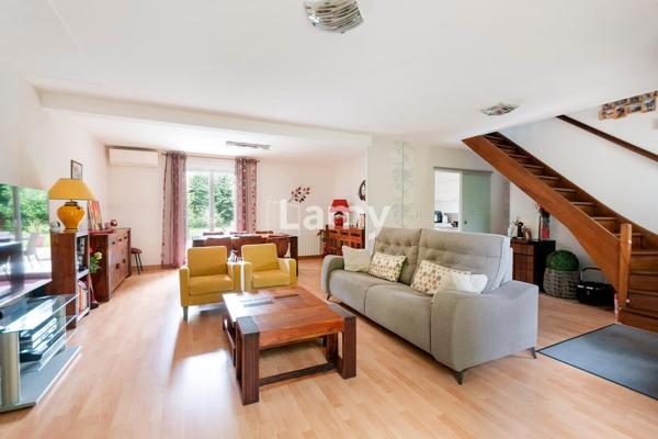 Maison individuelle de 1984 sur 607 m² de terrain avec sous-sol