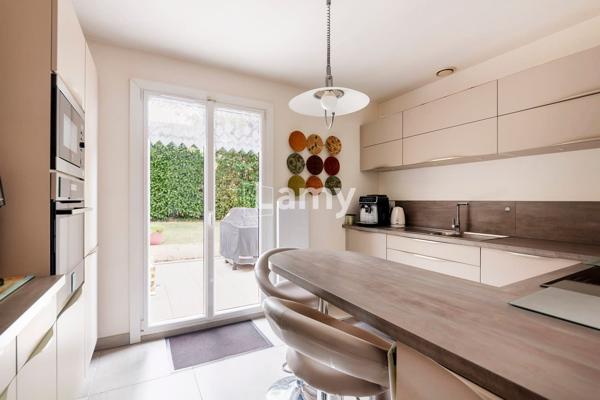 Maison individuelle de 1984 sur 607 m² de terrain avec sous-sol