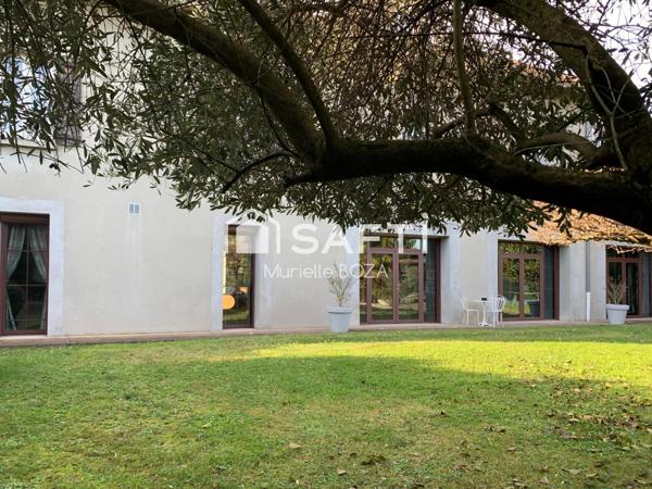 Maison d'architecte à proximité du centre-ville, des écoles et des commerces