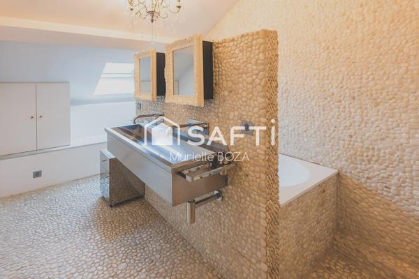 Maison d'architecte à proximité du centre-ville, des écoles et des commerces