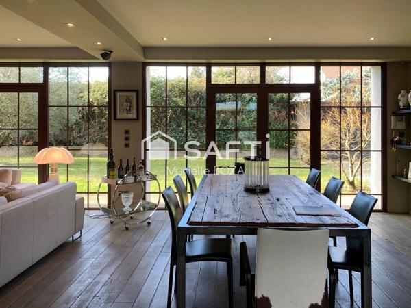 Maison d'architecte à proximité du centre-ville, des écoles et des commerces