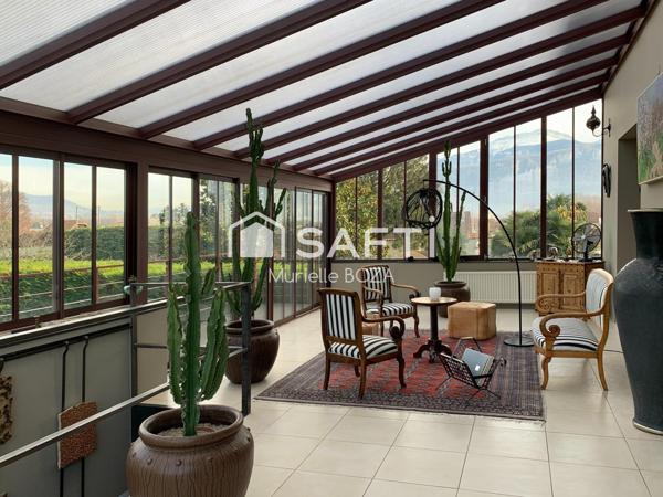 Maison d'architecte à proximité du centre-ville, des écoles et des commerces