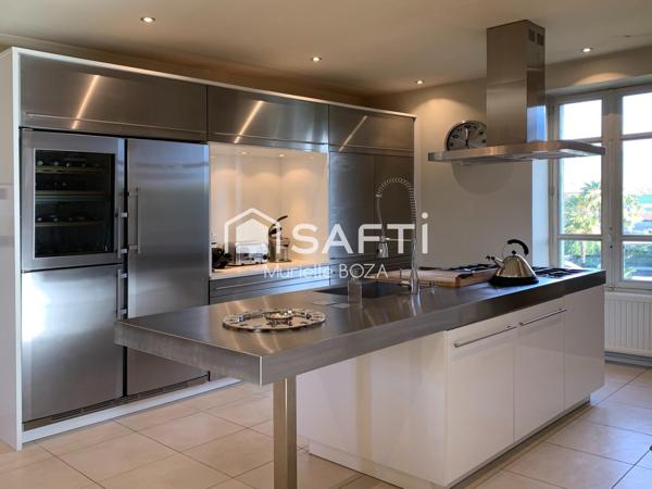 Maison d'architecte à proximité du centre-ville, des écoles et des commerces