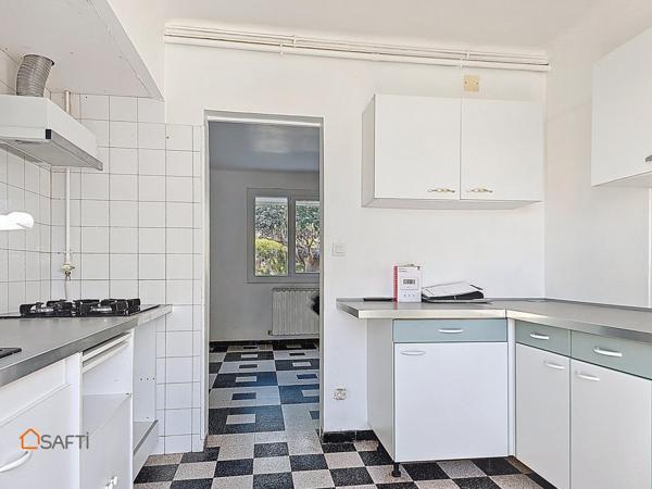 Maison de ville avec trois chambres garage et jardin