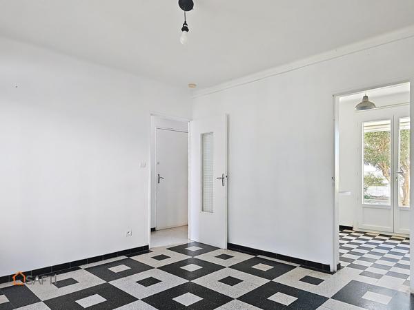 Maison de ville avec trois chambres garage et jardin