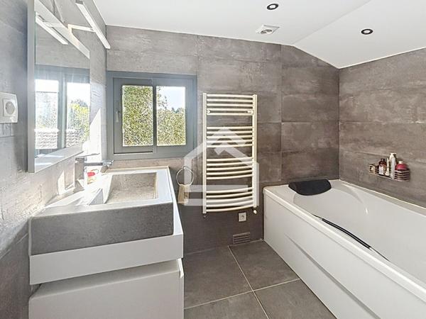 Maison 5 pièce(s) 4 chambre(s) 145 m²