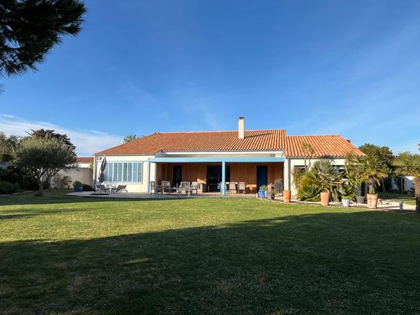 SAINT-DENIS-D'OLERON Demeure contemporaine 12 p. 360 m²