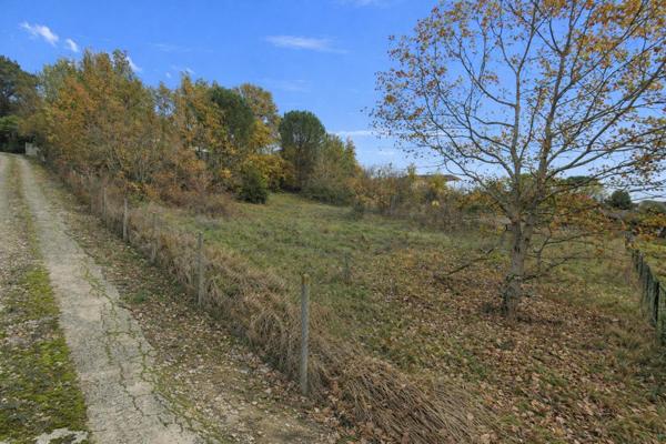 Terrain à bâtir 1 835 m² clôturé