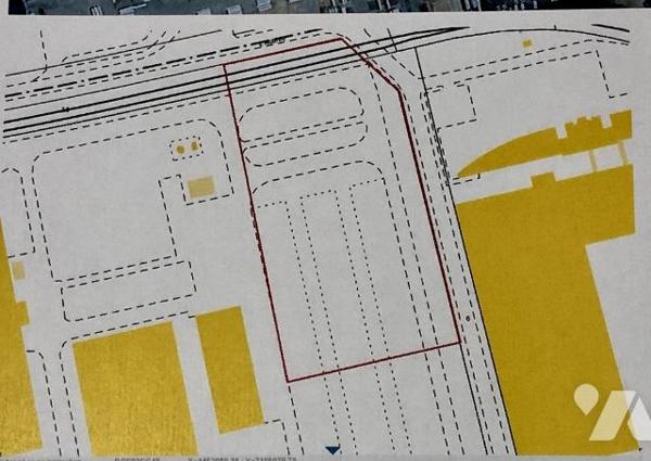SABLE SUR SARTHE : PARCELLE EN ZONE CONSTRUCTIBLE en zone industrielle et commerciale