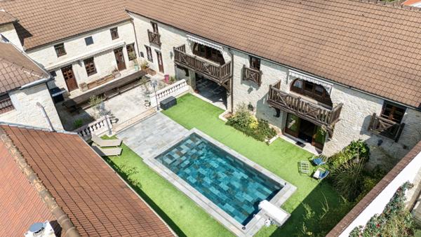 Vente propriété 480 m² 12 Pièces Corcelles-les-Monts