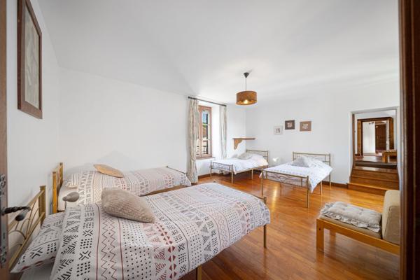 Vente propriété 480 m² 12 Pièces Corcelles-les-Monts