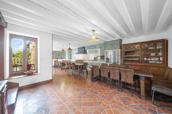 Vente propriété 480 m² 12 Pièces Corcelles-les-Monts