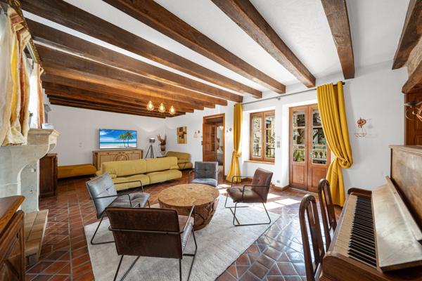 Vente propriété 480 m² 12 Pièces Corcelles-les-Monts