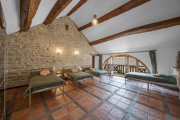 Vente propriété 480 m² 12 Pièces Corcelles-les-Monts