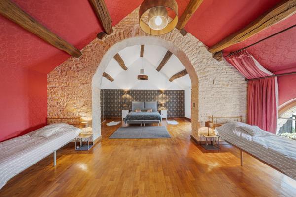 Vente propriété 480 m² 12 Pièces Corcelles-les-Monts