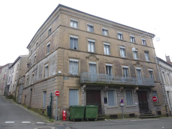 Dpt Loire (42), à vendre PANISSIERES Immeuble à réhabiliter de 1200 m2