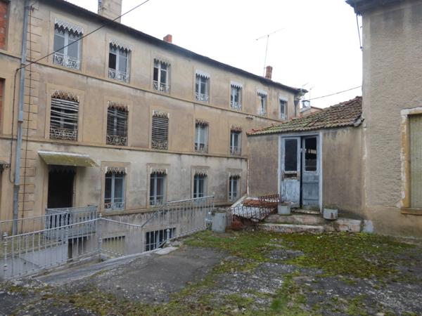 Dpt Loire (42), à vendre PANISSIERES Immeuble à réhabiliter de 1200 m2