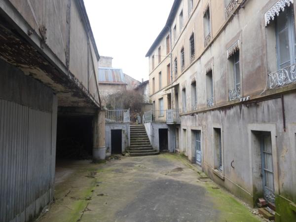 Dpt Loire (42), à vendre PANISSIERES Immeuble à réhabiliter de 1200 m2