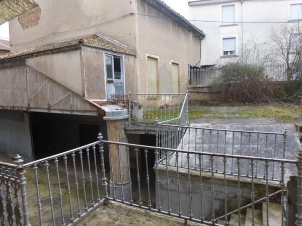 Dpt Loire (42), à vendre PANISSIERES Immeuble à réhabiliter de 1200 m2