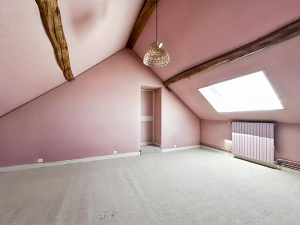 REMAUVILLE (77) Longère authentique de 131 m² sur terrain de 941 m2.