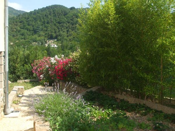 Ardèche, dans la belle Vallée de l’Eyrieux – Saint-Fortunat-sur-Eyrieux – Au bord de la voie douce La Dolce Via - Grande maison, prête à habiter - 800m² de terrain