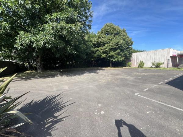 Location                                                      Local commercial
                        
                     1 pièces                      17 m2                     à Bouaye