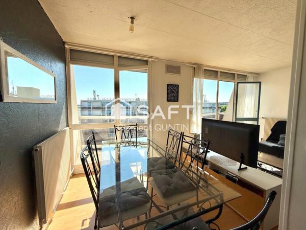 DERNIER ÉTAGE – LUMINEUX – GARE À PIED